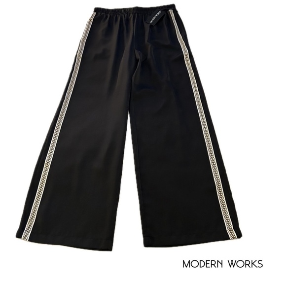 Modern Works Pants - NWT Modern Works Wide Leg Pants with Chain Print Detail Size Medium
